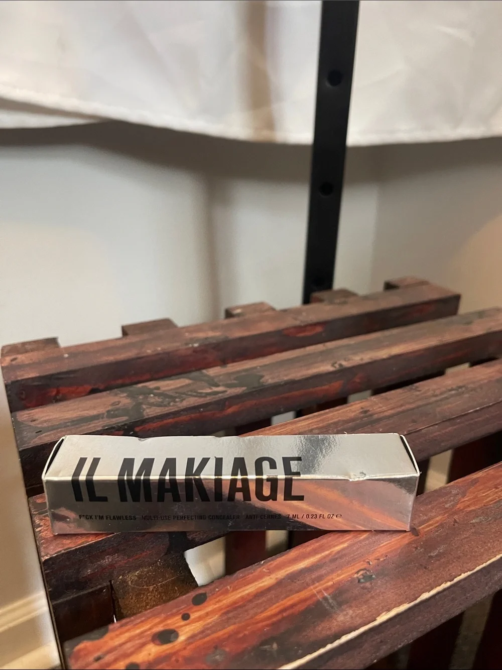 IL MAKIAGE Metallic Silver Concealer Tube and Box